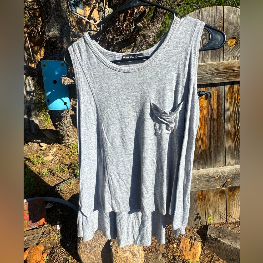 Kim & Cami grey sleeveless top